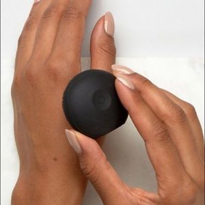 FOREO LUNA PLAY FACE CLEANING DEVICE BLACK NWT